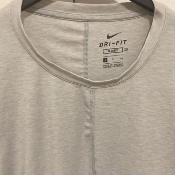 Nike Dri-Fit Mens Short Sleeve Heather Gray T-Shirt. Slim Fit. Size Small. - Picture 1 of 6